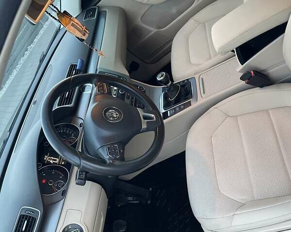 Серый Фольксваген Пассат, объемом двигателя 1.6 л и пробегом 292 тыс. км за 8299 $, фото 24 на Automoto.ua