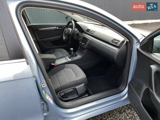 Серый Фольксваген Пассат, объемом двигателя 1.6 л и пробегом 285 тыс. км за 8200 $, фото 54 на Automoto.ua