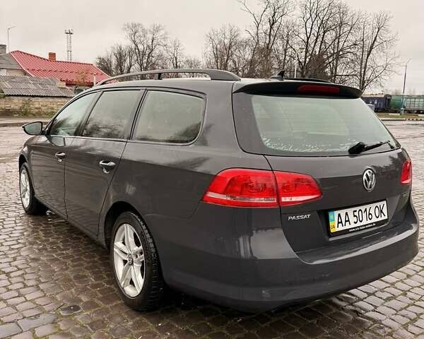 Серый Фольксваген Пассат, объемом двигателя 1.6 л и пробегом 493 тыс. км за 7999 $, фото 2 на Automoto.ua