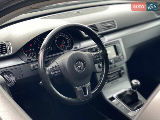 Серый Фольксваген Пассат, объемом двигателя 1.6 л и пробегом 285 тыс. км за 8200 $, фото 65 на Automoto.ua