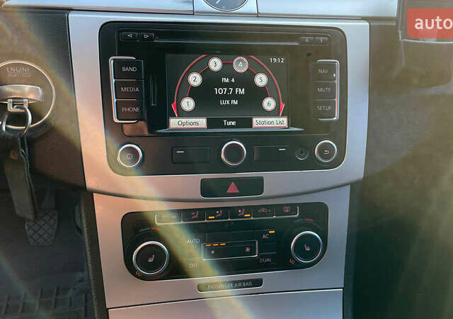 Серый Фольксваген Пассат, объемом двигателя 1.6 л и пробегом 370 тыс. км за 8500 $, фото 13 на Automoto.ua