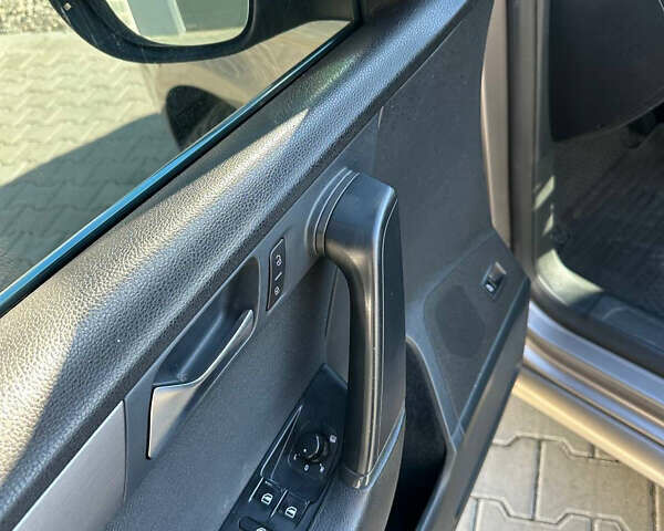 Сірий Фольксваген Пассат, об'ємом двигуна 1.97 л та пробігом 290 тис. км за 10999 $, фото 17 на Automoto.ua