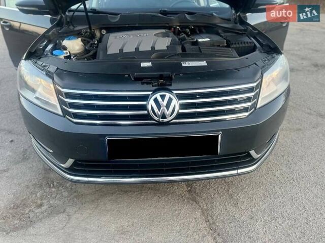 Серый Фольксваген Пассат, объемом двигателя 1.6 л и пробегом 332 тыс. км за 10500 $, фото 5 на Automoto.ua
