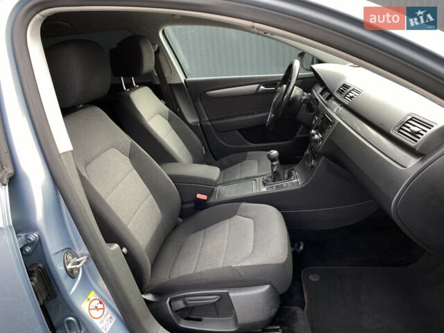 Серый Фольксваген Пассат, объемом двигателя 1.6 л и пробегом 285 тыс. км за 8200 $, фото 55 на Automoto.ua