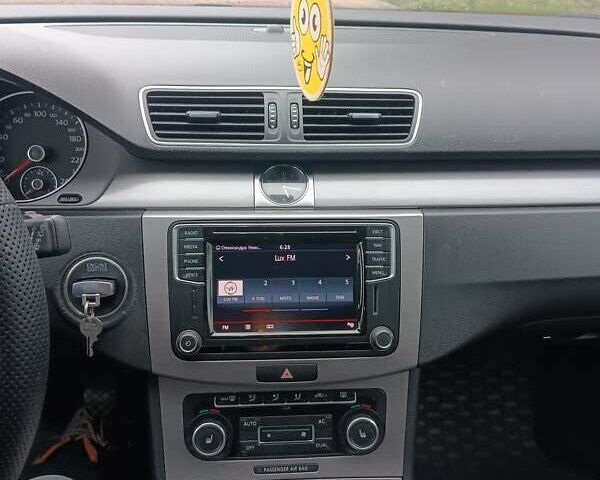 Серый Фольксваген Пассат, объемом двигателя 1.97 л и пробегом 250 тыс. км за 9200 $, фото 36 на Automoto.ua