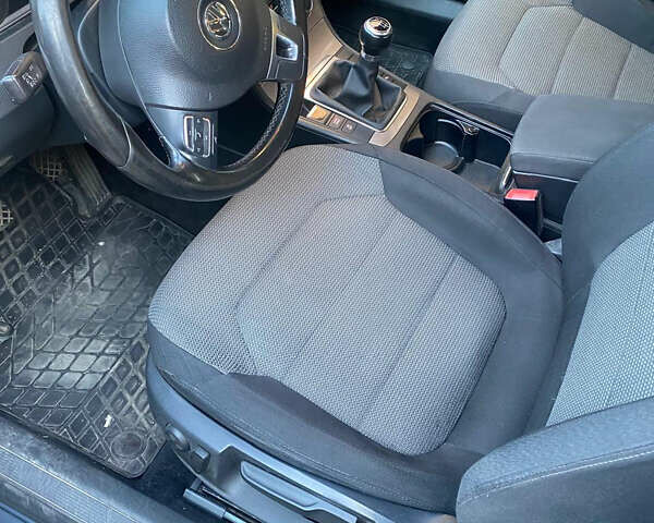 Серый Фольксваген Пассат, объемом двигателя 1.6 л и пробегом 262 тыс. км за 9200 $, фото 6 на Automoto.ua