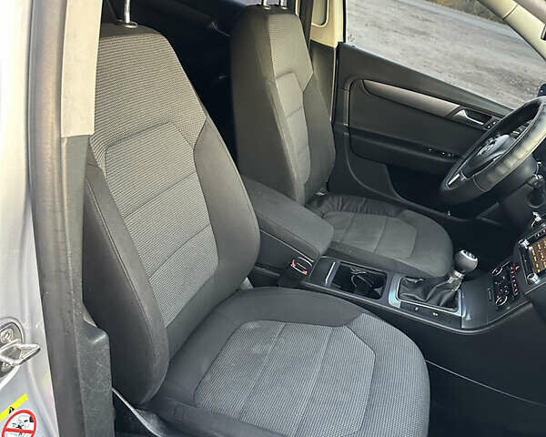 Серый Фольксваген Пассат, объемом двигателя 1.6 л и пробегом 276 тыс. км за 7000 $, фото 19 на Automoto.ua