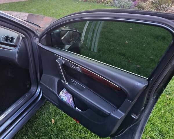 Серый Фольксваген Пассат, объемом двигателя 1.97 л и пробегом 290 тыс. км за 12000 $, фото 23 на Automoto.ua