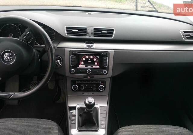 Сірий Фольксваген Пассат, об'ємом двигуна 1.8 л та пробігом 180 тис. км за 10400 $, фото 12 на Automoto.ua