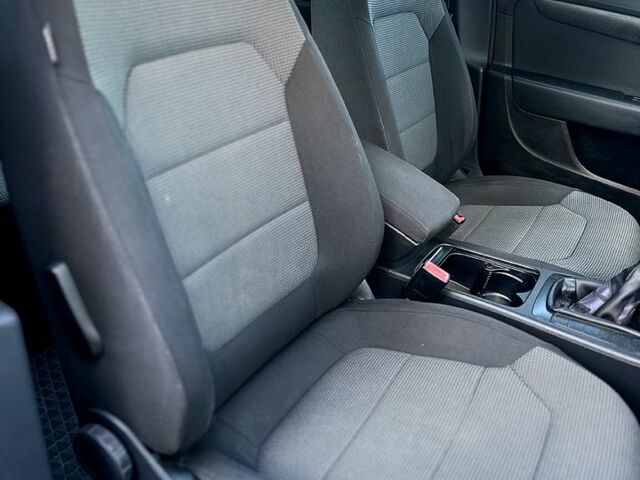 Серый Фольксваген Пассат, объемом двигателя 2 л и пробегом 227 тыс. км за 12000 $, фото 5 на Automoto.ua