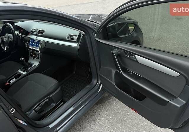 Сірий Фольксваген Пассат, об'ємом двигуна 1.6 л та пробігом 260 тис. км за 9250 $, фото 32 на Automoto.ua