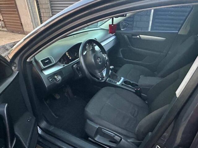 Сірий Фольксваген Пассат, об'ємом двигуна 1.6 л та пробігом 269 тис. км за 7800 $, фото 3 на Automoto.ua