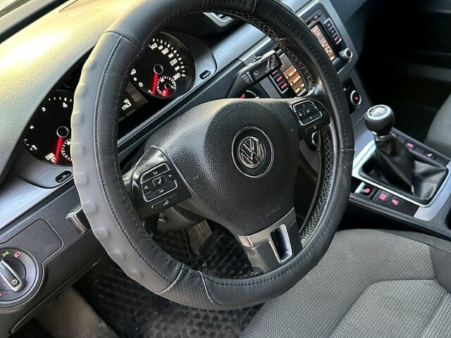 Серый Фольксваген Пассат, объемом двигателя 1.6 л и пробегом 276 тыс. км за 7000 $, фото 9 на Automoto.ua