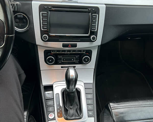 Серый Фольксваген Пассат, объемом двигателя 2 л и пробегом 319 тыс. км за 8200 $, фото 5 на Automoto.ua