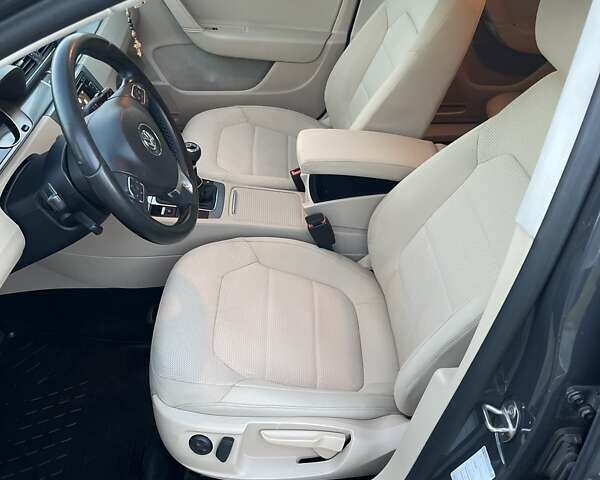 Серый Фольксваген Пассат, объемом двигателя 1.6 л и пробегом 292 тыс. км за 8299 $, фото 22 на Automoto.ua