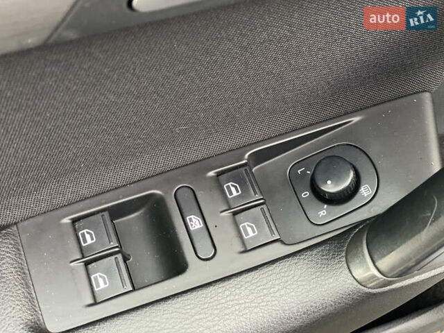 Серый Фольксваген Пассат, объемом двигателя 1.6 л и пробегом 285 тыс. км за 8200 $, фото 69 на Automoto.ua