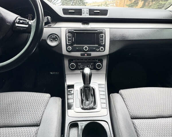 Серый Фольксваген Пассат, объемом двигателя 1.97 л и пробегом 303 тыс. км за 9599 $, фото 30 на Automoto.ua