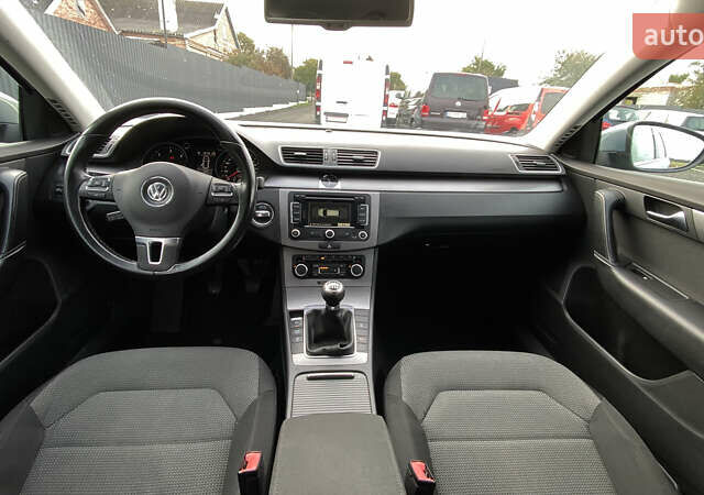 Серый Фольксваген Пассат, объемом двигателя 1.6 л и пробегом 285 тыс. км за 8200 $, фото 48 на Automoto.ua