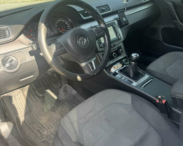 Серый Фольксваген Пассат, объемом двигателя 1.97 л и пробегом 260 тыс. км за 9200 $, фото 10 на Automoto.ua