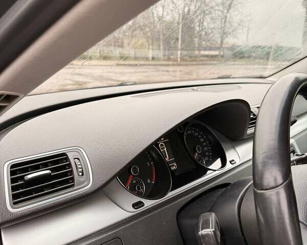 Серый Фольксваген Пассат, объемом двигателя 1.6 л и пробегом 493 тыс. км за 7999 $, фото 26 на Automoto.ua