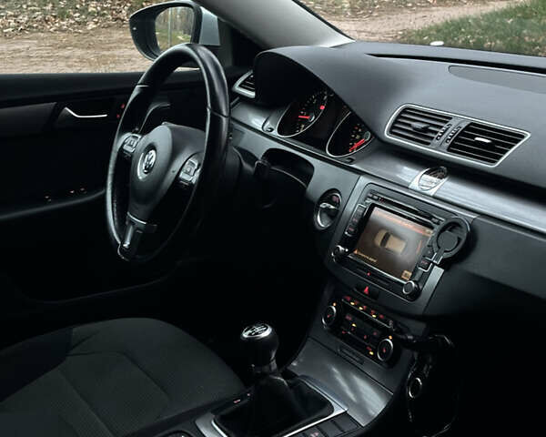 Серый Фольксваген Пассат, объемом двигателя 1.6 л и пробегом 280 тыс. км за 7500 $, фото 11 на Automoto.ua