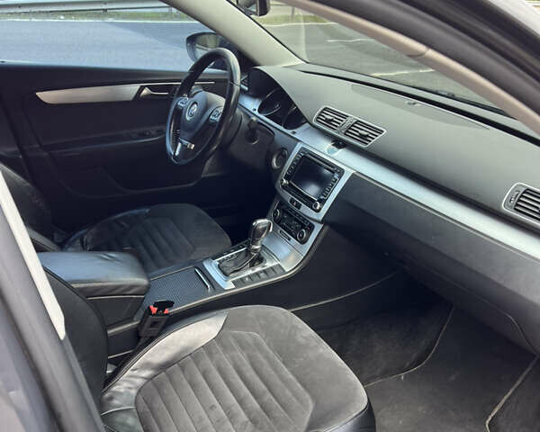 Серый Фольксваген Пассат, объемом двигателя 1.97 л и пробегом 303 тыс. км за 11000 $, фото 9 на Automoto.ua