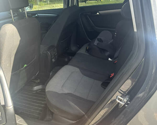 Серый Фольксваген Пассат, объемом двигателя 1.97 л и пробегом 260 тыс. км за 9200 $, фото 9 на Automoto.ua