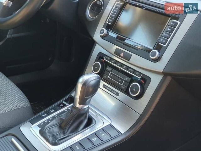 Серый Фольксваген Пассат, объемом двигателя 2 л и пробегом 243 тыс. км за 12800 $, фото 13 на Automoto.ua