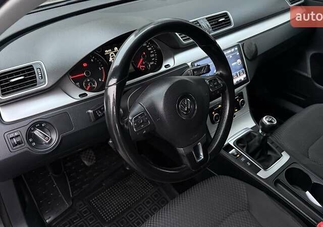 Сірий Фольксваген Пассат, об'ємом двигуна 1.6 л та пробігом 260 тис. км за 9250 $, фото 13 на Automoto.ua