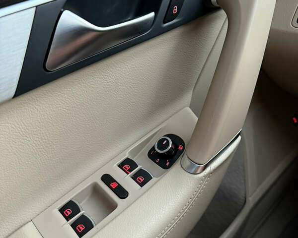 Сірий Фольксваген Пассат, об'ємом двигуна 1.39 л та пробігом 310 тис. км за 9400 $, фото 17 на Automoto.ua