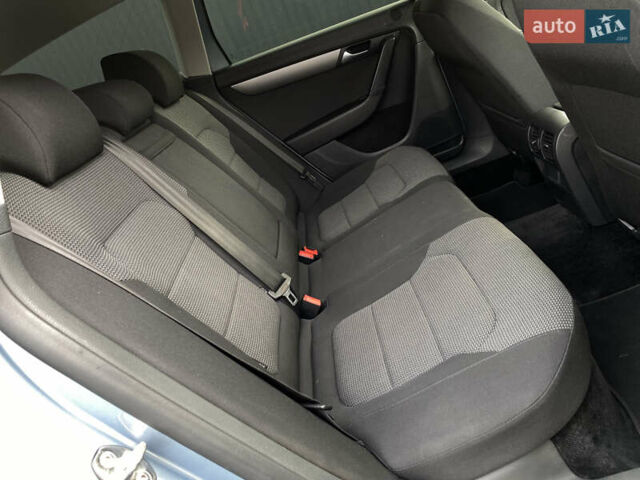 Серый Фольксваген Пассат, объемом двигателя 1.6 л и пробегом 285 тыс. км за 8200 $, фото 51 на Automoto.ua