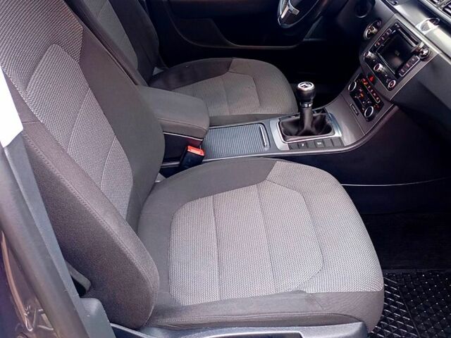 Серый Фольксваген Пассат, объемом двигателя 1.6 л и пробегом 359 тыс. км за 7950 $, фото 10 на Automoto.ua