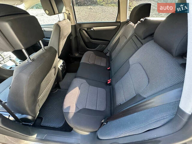 Сірий Фольксваген Пассат, об'ємом двигуна 1.97 л та пробігом 290 тис. км за 10999 $, фото 19 на Automoto.ua