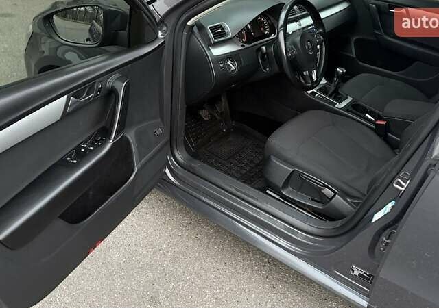 Сірий Фольксваген Пассат, об'ємом двигуна 1.6 л та пробігом 260 тис. км за 9250 $, фото 28 на Automoto.ua