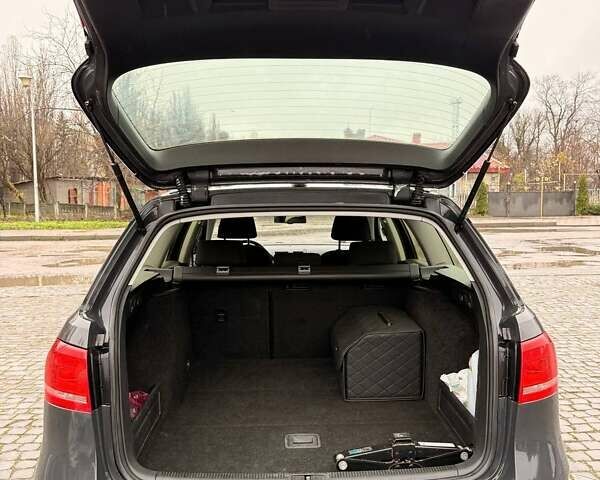 Серый Фольксваген Пассат, объемом двигателя 1.6 л и пробегом 493 тыс. км за 7999 $, фото 22 на Automoto.ua