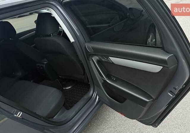 Сірий Фольксваген Пассат, об'ємом двигуна 1.6 л та пробігом 260 тис. км за 9250 $, фото 31 на Automoto.ua