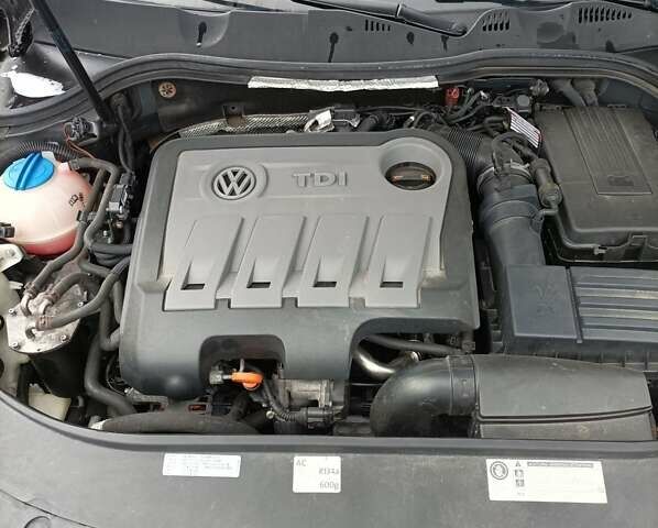 Серый Фольксваген Пассат, объемом двигателя 2 л и пробегом 290 тыс. км за 9900 $, фото 4 на Automoto.ua