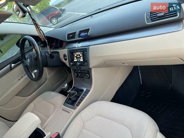 Серый Фольксваген Пассат, объемом двигателя 1.6 л и пробегом 292 тыс. км за 8299 $, фото 19 на Automoto.ua