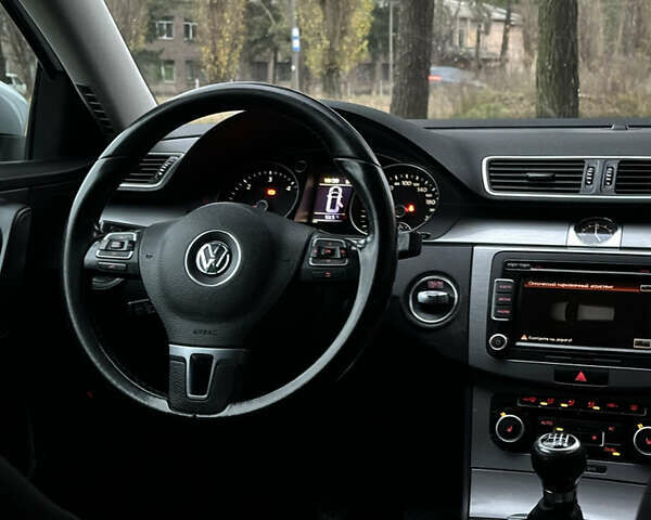 Серый Фольксваген Пассат, объемом двигателя 1.6 л и пробегом 280 тыс. км за 7500 $, фото 12 на Automoto.ua