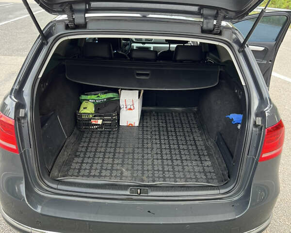 Серый Фольксваген Пассат, объемом двигателя 1.97 л и пробегом 303 тыс. км за 11000 $, фото 14 на Automoto.ua