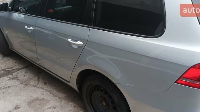 Серый Фольксваген Пассат, объемом двигателя 1.6 л и пробегом 207 тыс. км за 8500 $, фото 2 на Automoto.ua