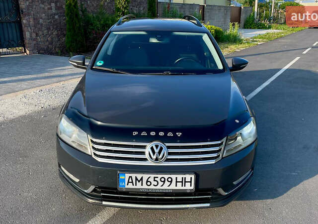 Серый Фольксваген Пассат, объемом двигателя 1.6 л и пробегом 370 тыс. км за 8500 $, фото 1 на Automoto.ua