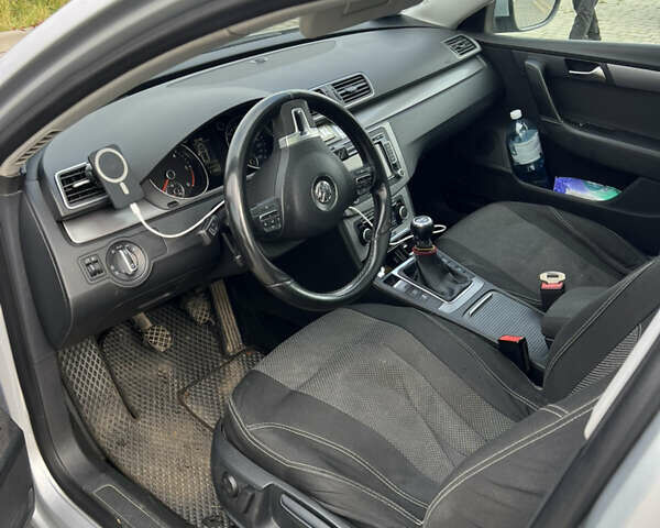 Серый Фольксваген Пассат, объемом двигателя 1.6 л и пробегом 278 тыс. км за 8800 $, фото 8 на Automoto.ua