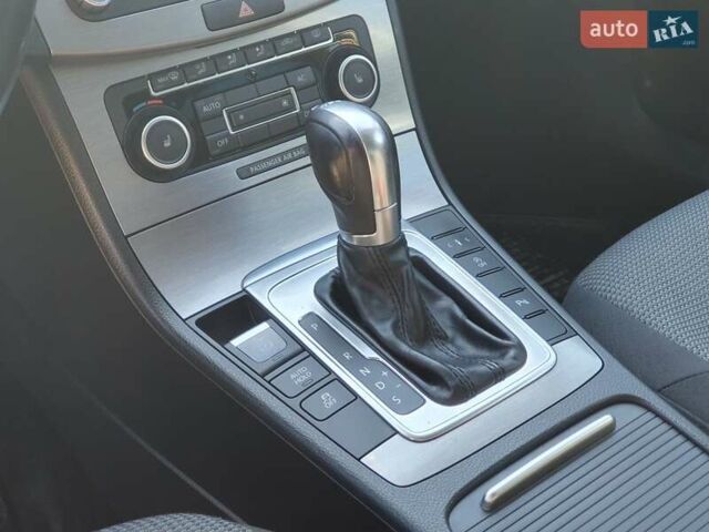 Серый Фольксваген Пассат, объемом двигателя 2 л и пробегом 243 тыс. км за 12800 $, фото 17 на Automoto.ua