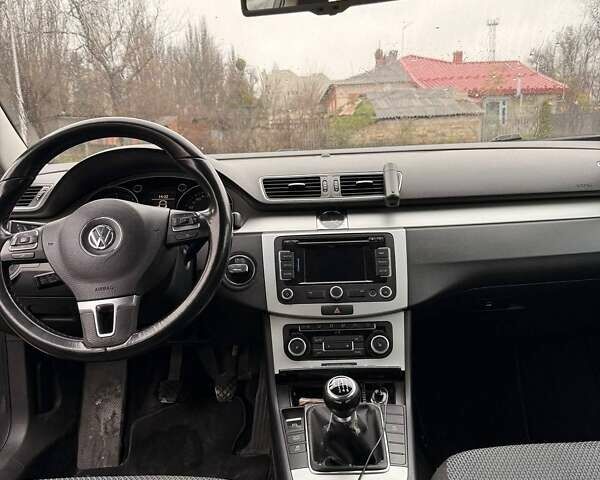 Серый Фольксваген Пассат, объемом двигателя 1.6 л и пробегом 493 тыс. км за 7999 $, фото 39 на Automoto.ua