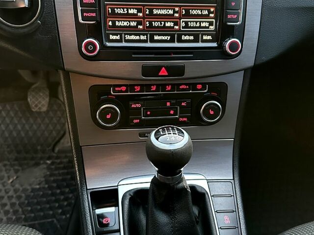 Серый Фольксваген Пассат, объемом двигателя 1.6 л и пробегом 276 тыс. км за 7000 $, фото 10 на Automoto.ua