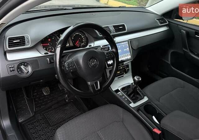 Сірий Фольксваген Пассат, об'ємом двигуна 1.6 л та пробігом 260 тис. км за 9250 $, фото 17 на Automoto.ua