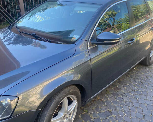 Серый Фольксваген Пассат, объемом двигателя 1.6 л и пробегом 262 тыс. км за 9200 $, фото 1 на Automoto.ua