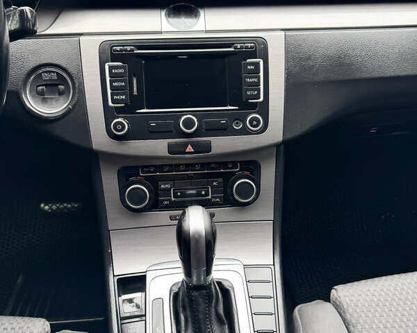 Серый Фольксваген Пассат, объемом двигателя 1.97 л и пробегом 303 тыс. км за 9599 $, фото 33 на Automoto.ua