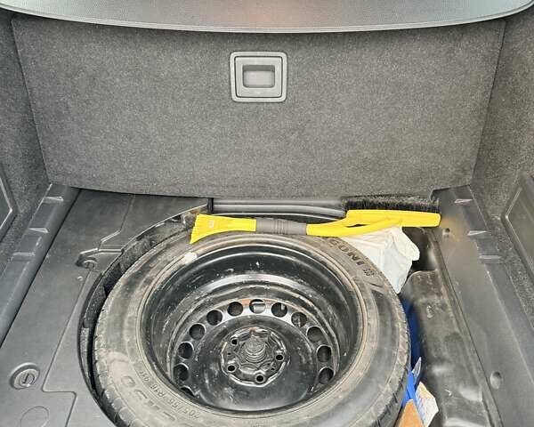 Серый Фольксваген Пассат, объемом двигателя 1.97 л и пробегом 288 тыс. км за 10000 $, фото 22 на Automoto.ua